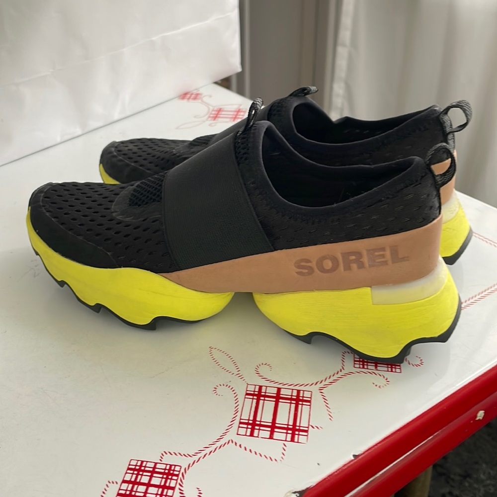 7.5 Sorel Sneakers. Gently used.